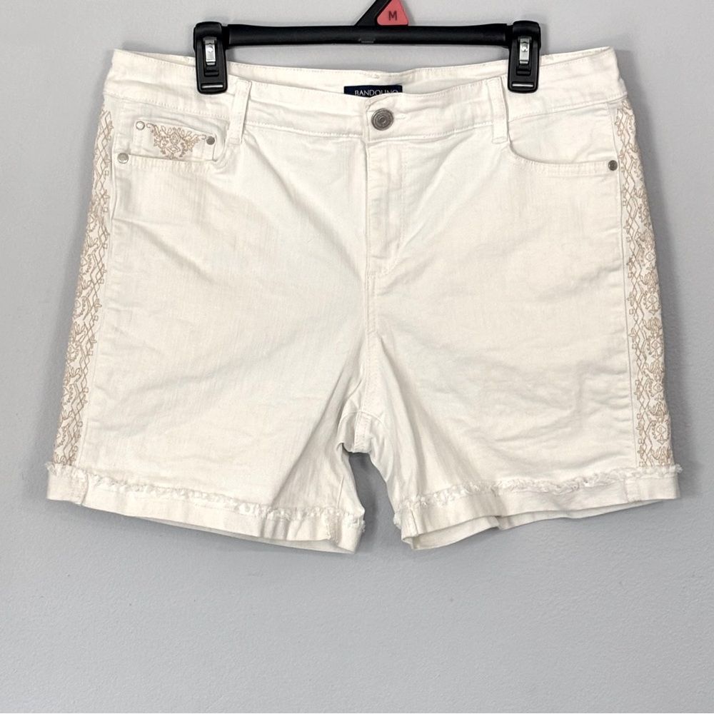 Bandolino | Mandie Women’s Stitch Side Embroidery White Casual Shorts Size 12